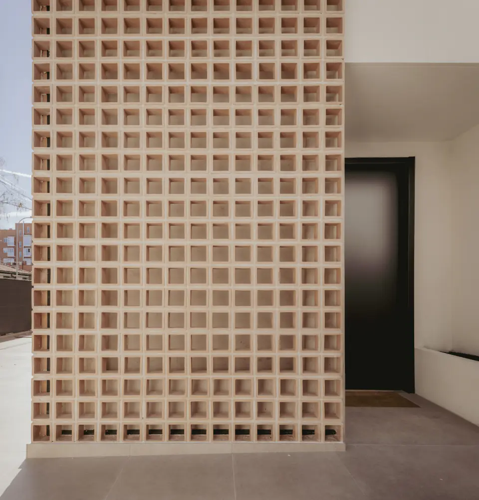 Ceramic lattice wall seen from inside